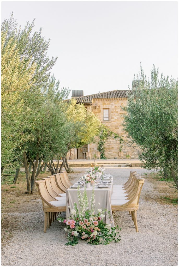 wide shot of reception area and sunstone villa in background - sunstone winery