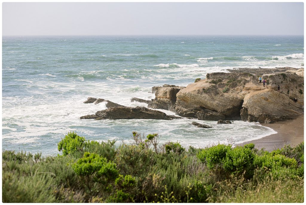 beautiful landscape photo of the rocks and ocean at montana de oro captured by engagement photographer Renoda Campbell