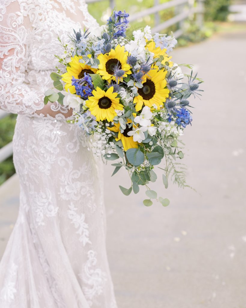 bride with sunflower bouquet 1